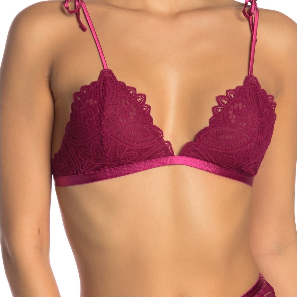 Free People
Mila Tie Strap Lace Bralette